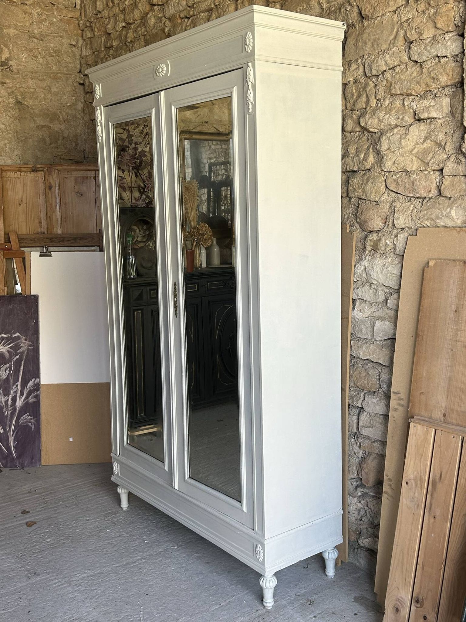 Armoire ancienne avec miroir
