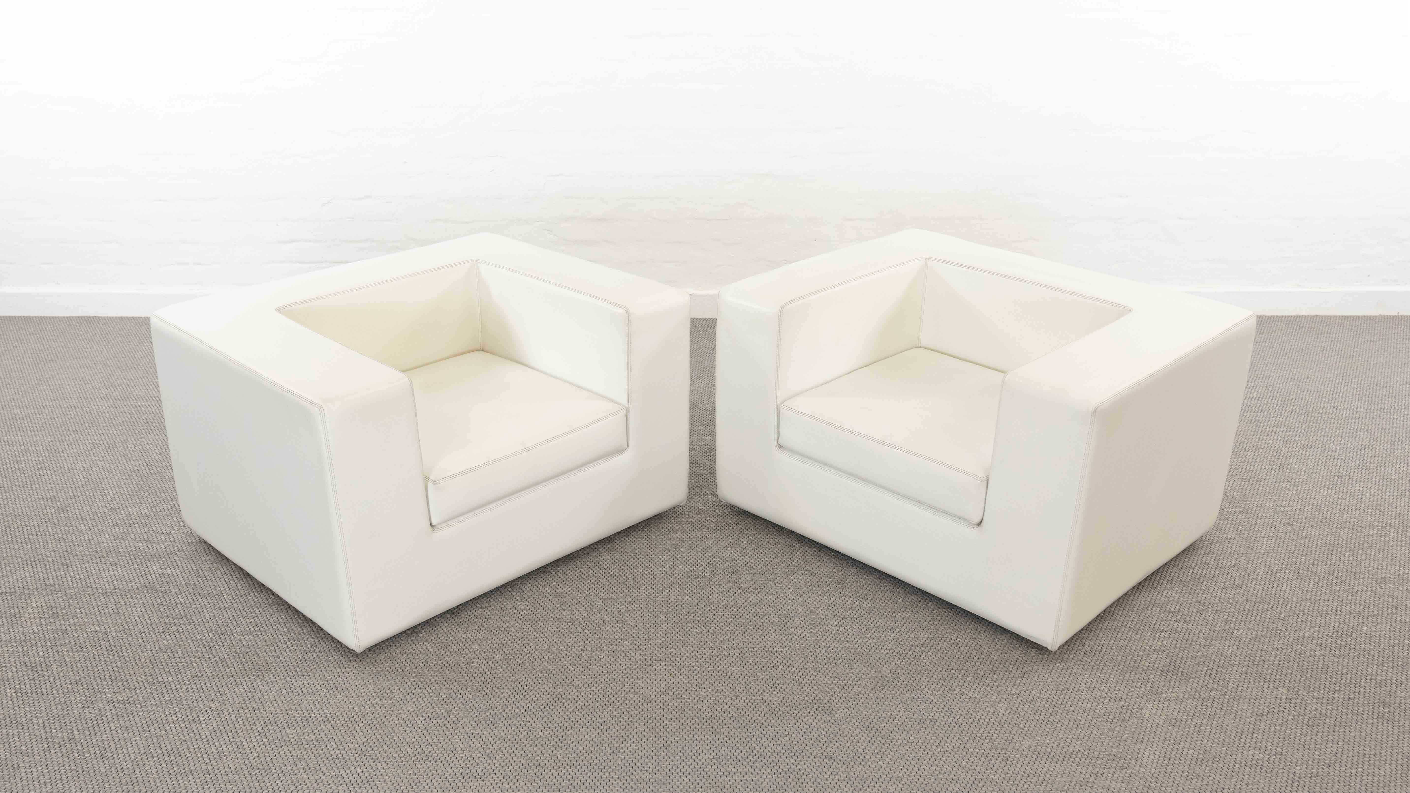 Pair of vintage Throw Away Armchairs by Willie Landels for Zanotta, white Vinyl