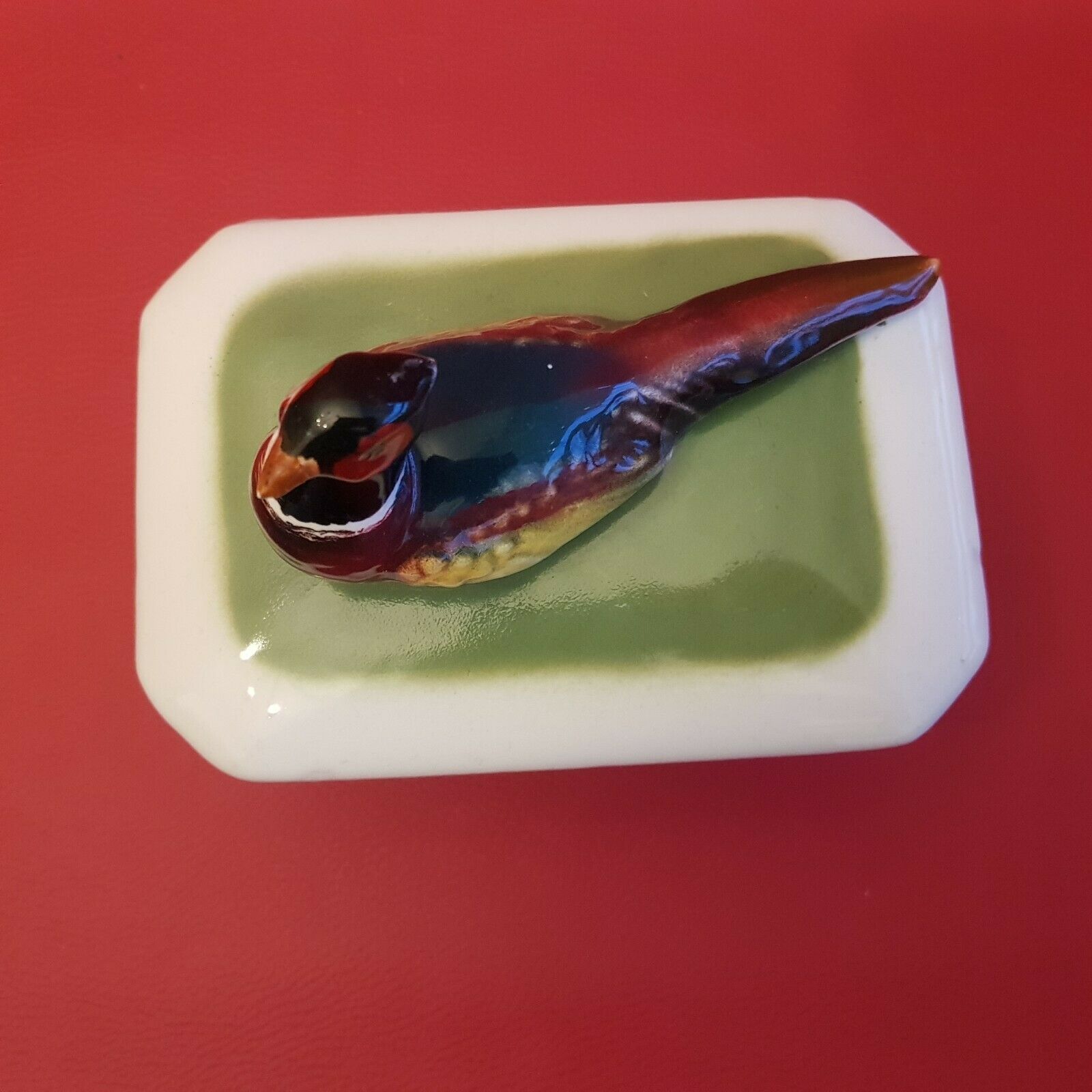 Old butter box in ceramic slurry decoration pheasant statuette