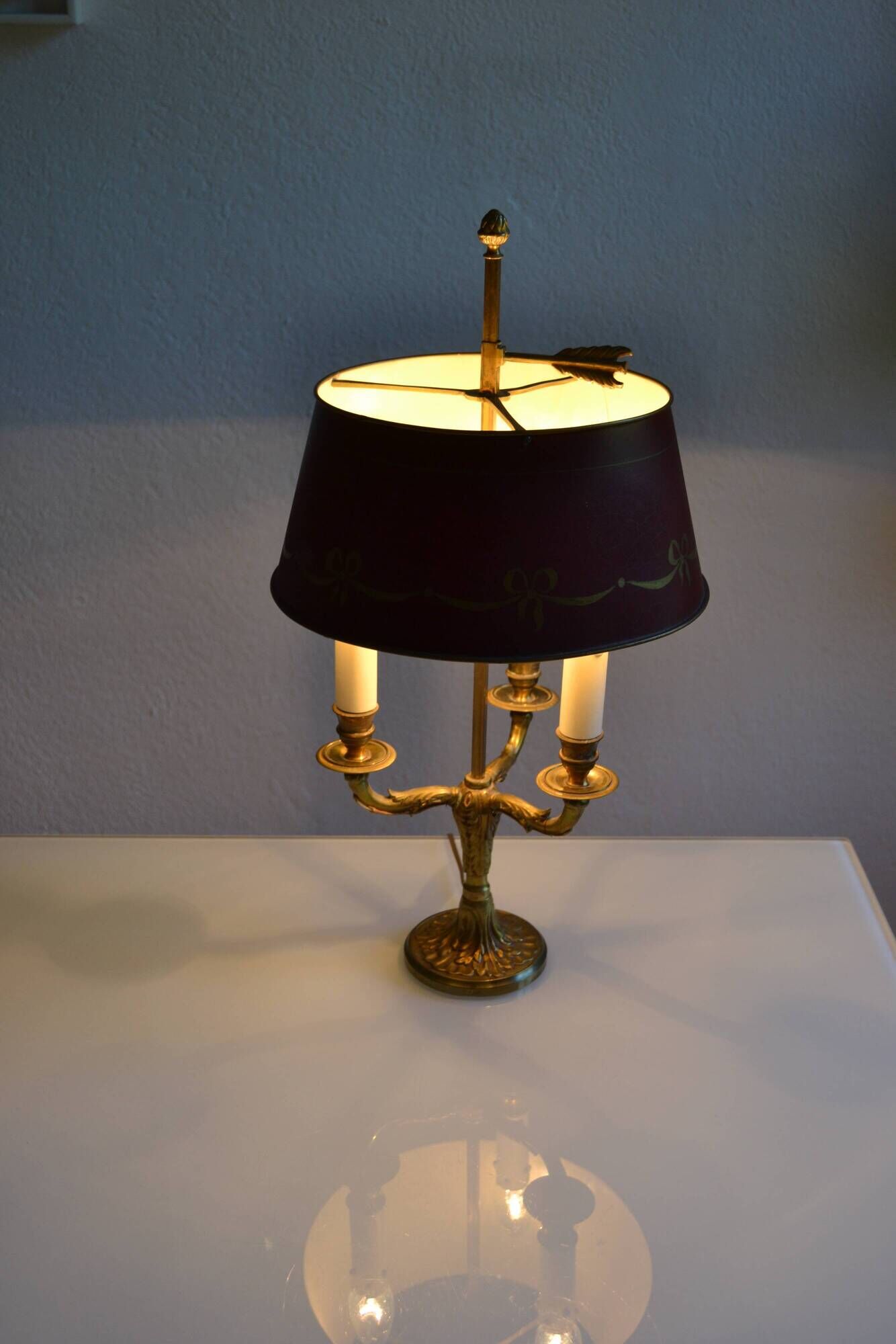 Lampe bouillotte 3 feux bronze et abat jour tôle bordeaux