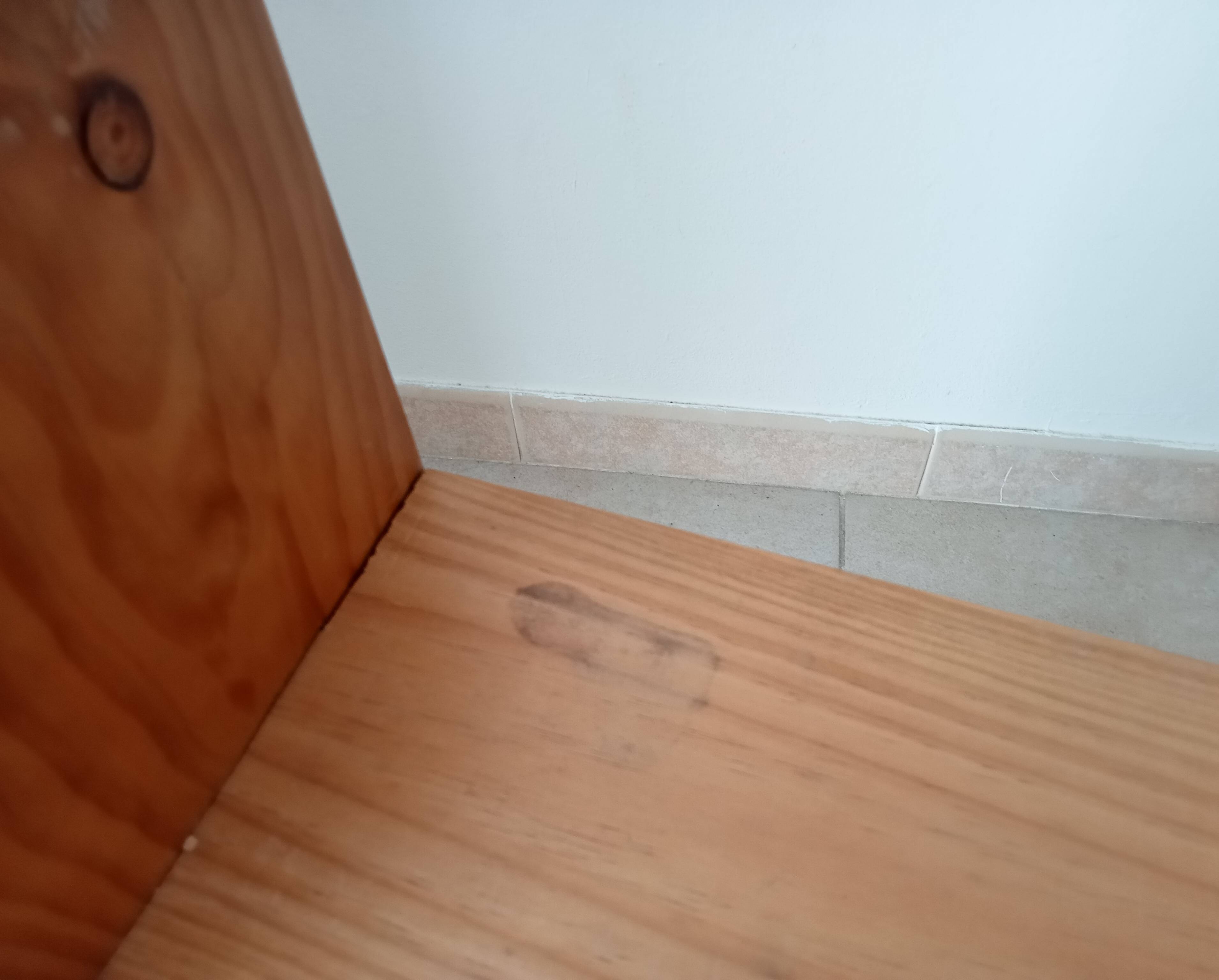 Vintage wall shelf in pine from the 70s/80s.