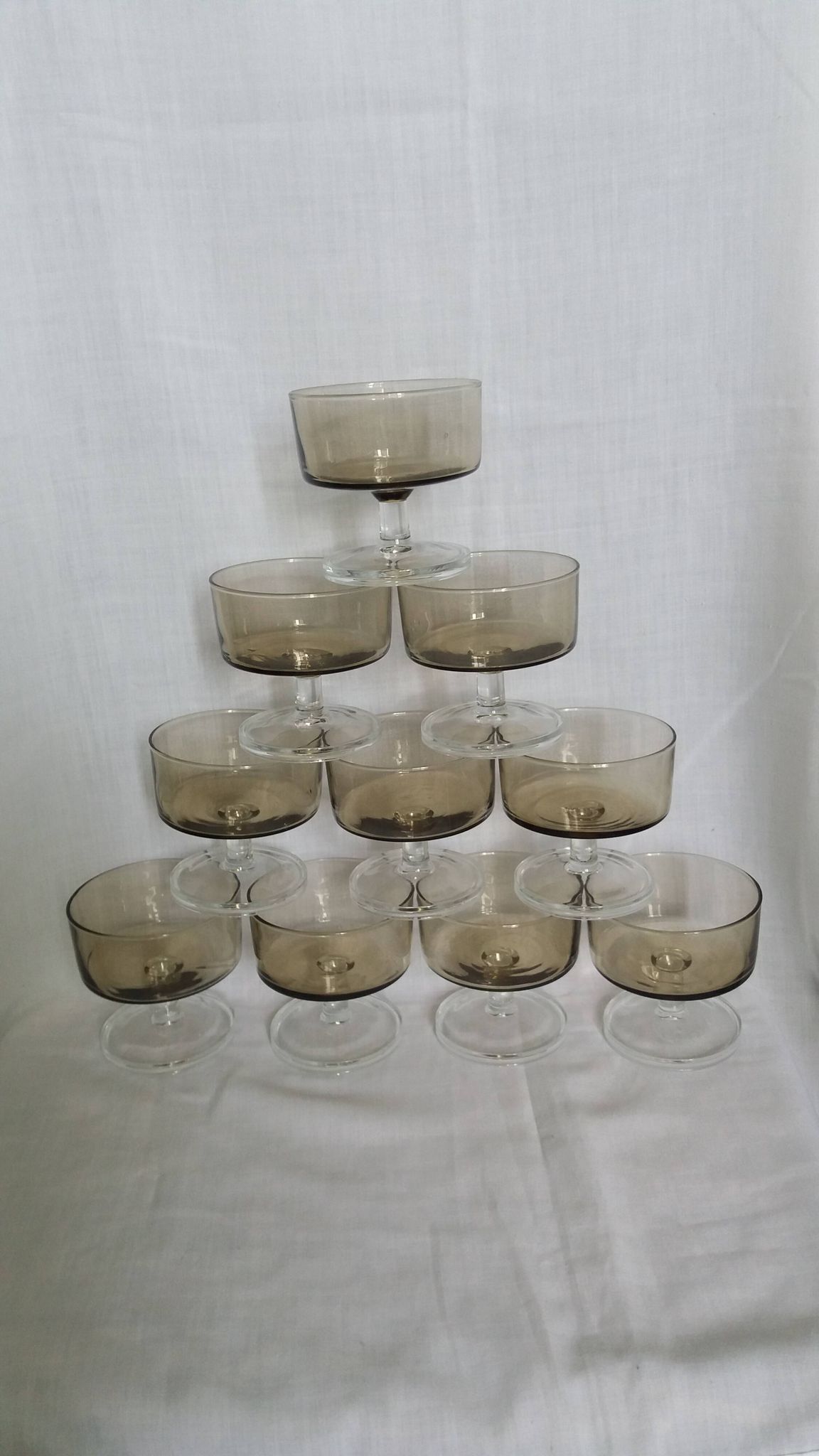 Ice cream coupe, stemmed glass, smoked glass verrines "space age"