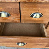 Storage cabinet with drawers