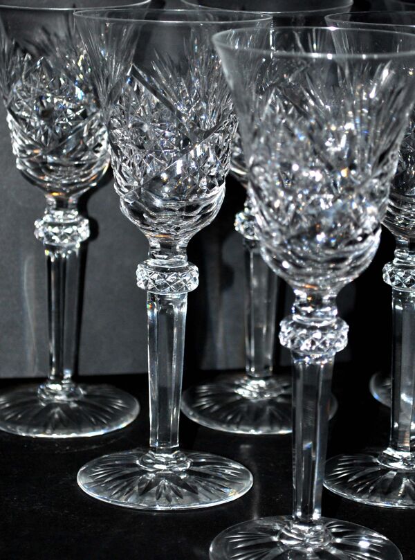 Lot de 6 verres à vin en cristal taillé diamant lemberg ou saint-louis 17cm