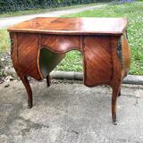 Beautiful marquetry dressing table with floral decoration, all curved (curved) faces in Louis XV style.