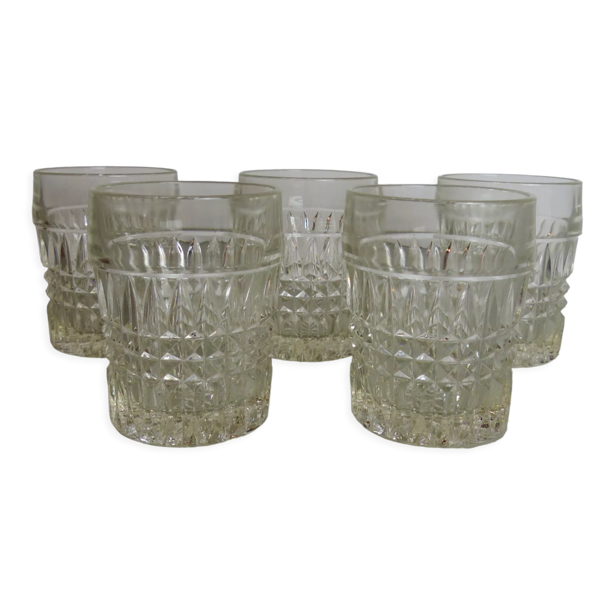 12 anciens verres à vin eau en cristal gravé ciselé