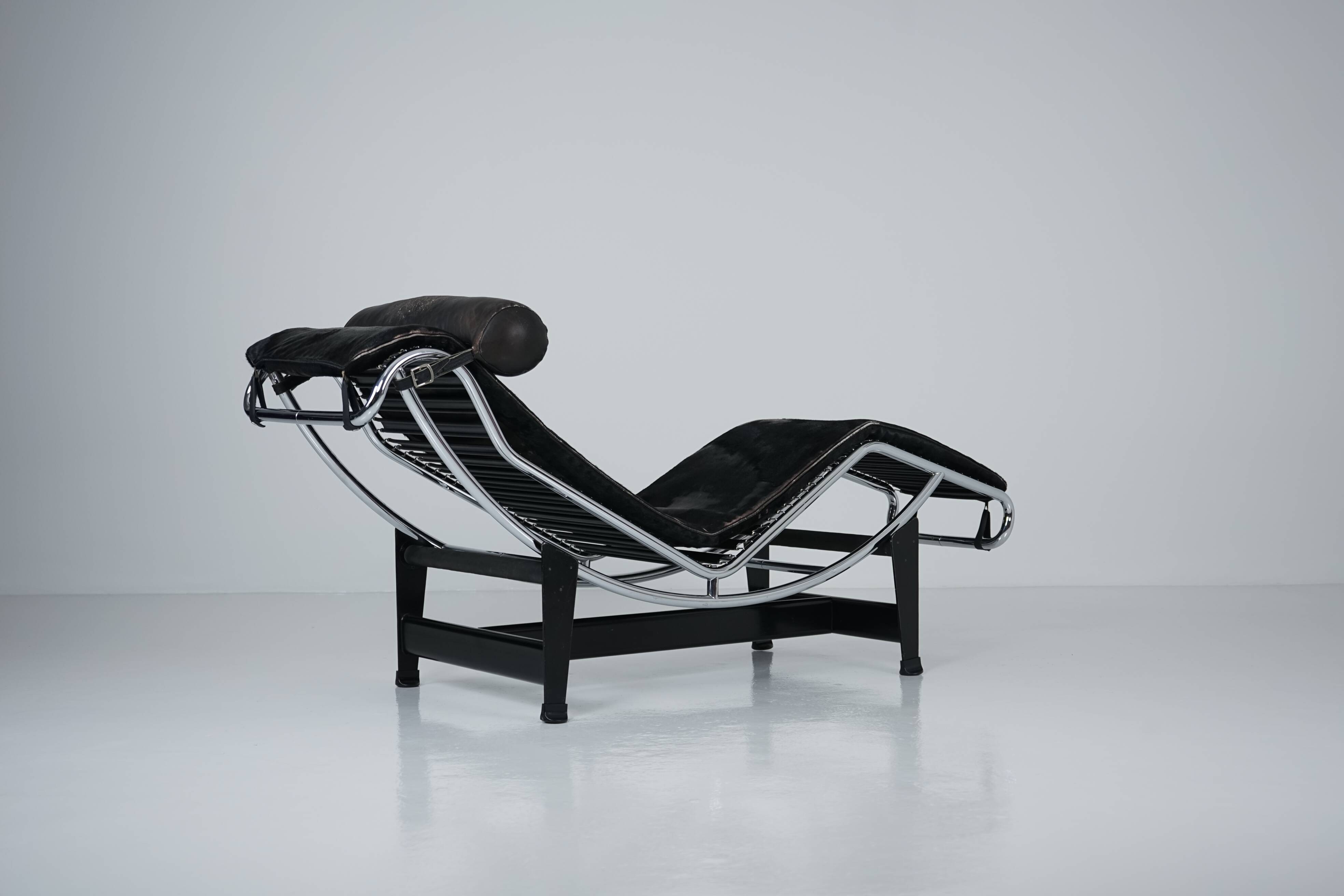 Black Fur LC4 Chaise Longue by Le Corbusier & Pierre Jeanneret for Cassina