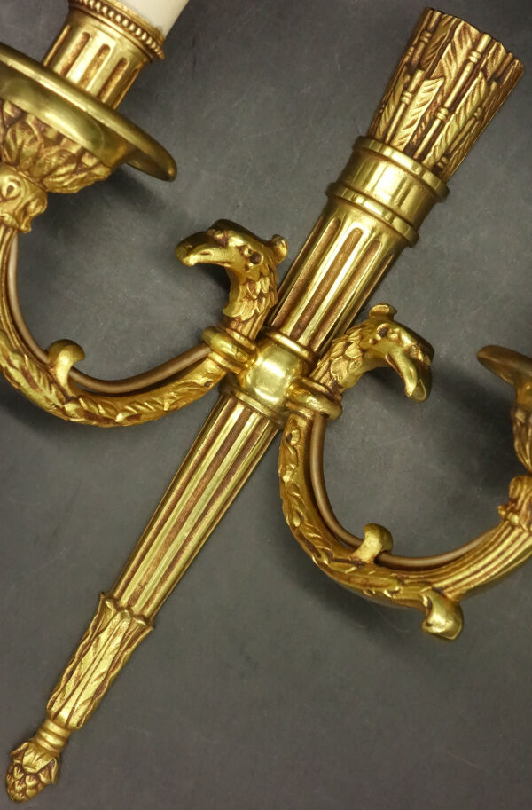 Paire d'appliques, carquois et têtes d'aigle, style Louis XVI - Petitot