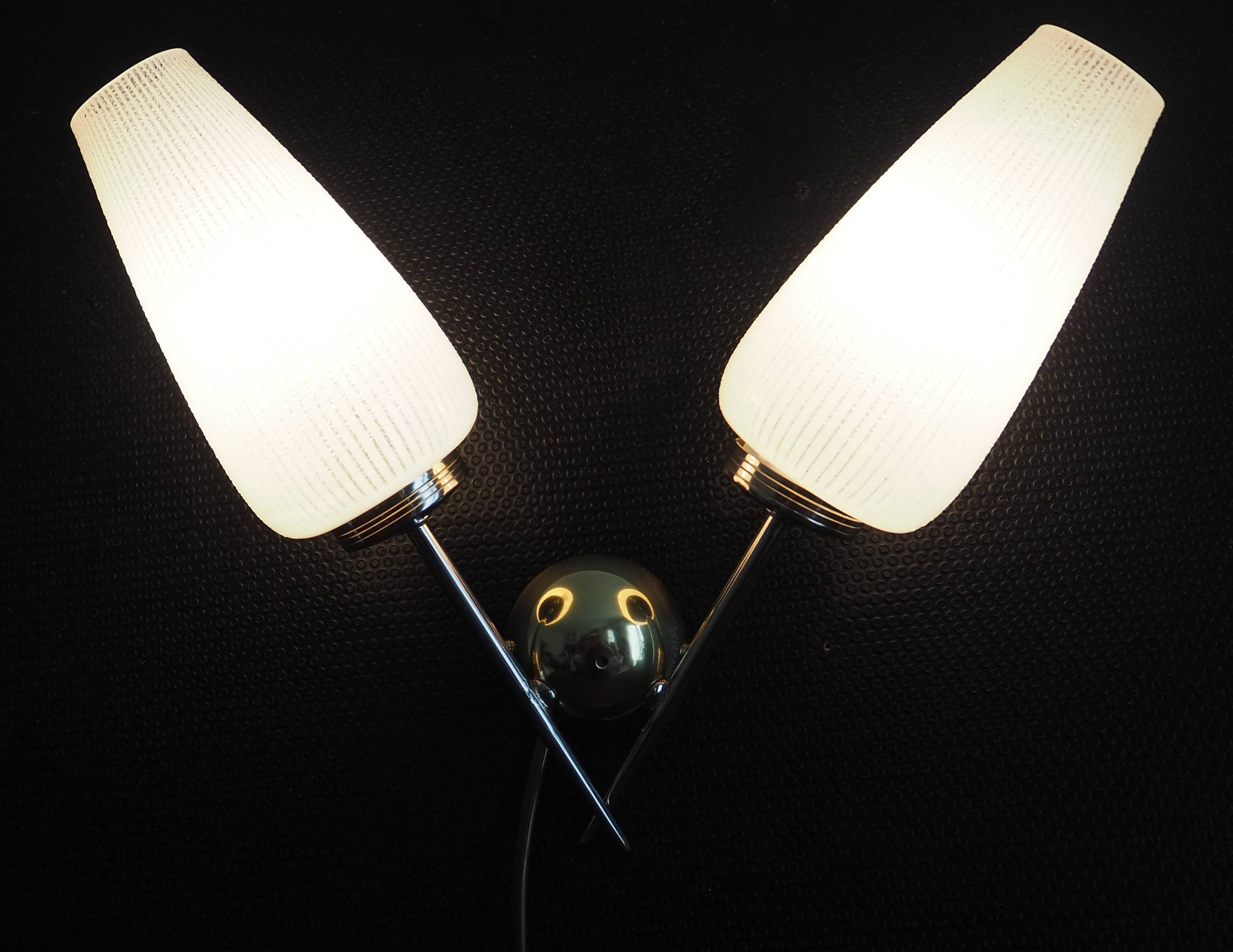 Double brass wall lamp from the 1960s - White glass globe