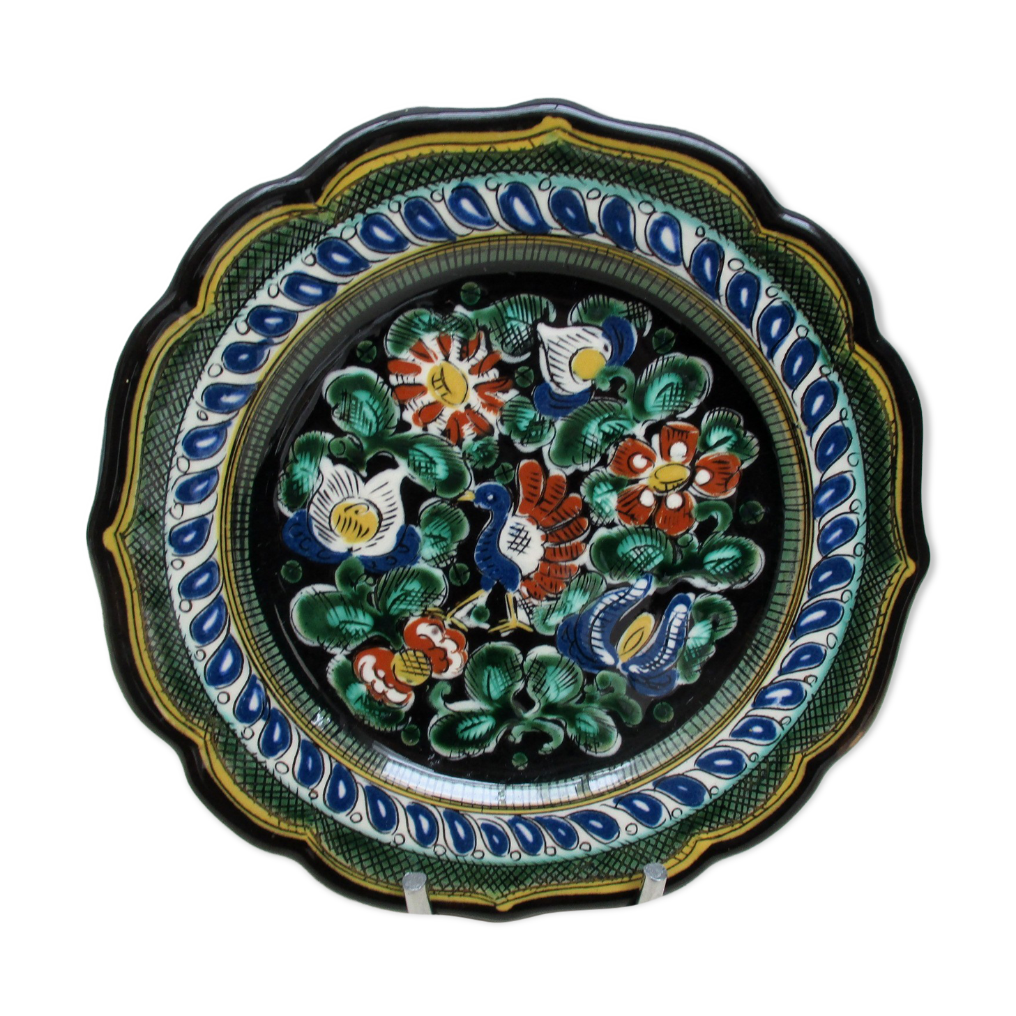 Ceramic plate hand decoration