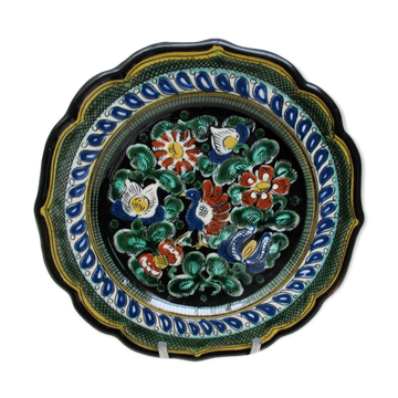 Ceramic plate hand decoration