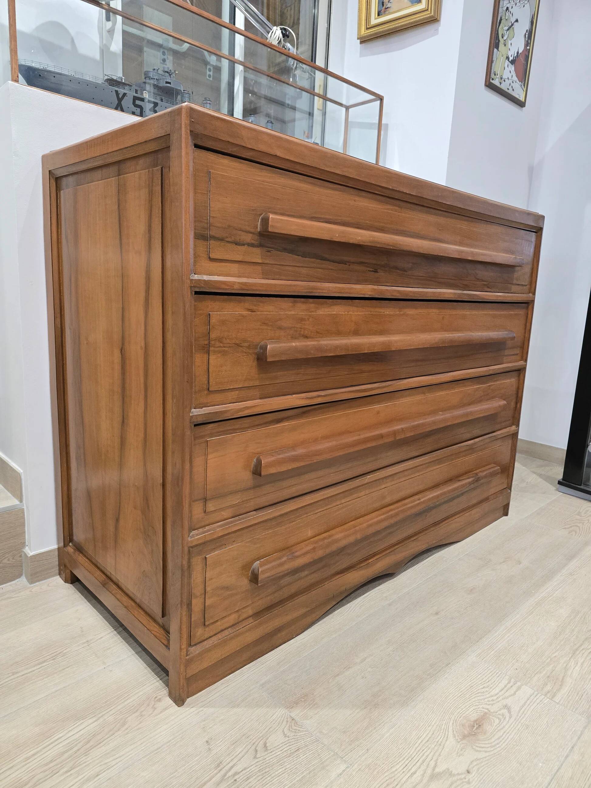 Chest of drawers with 4 drawers in walnut