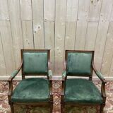 Paire de fauteuils de style Louis XVI en velours vert