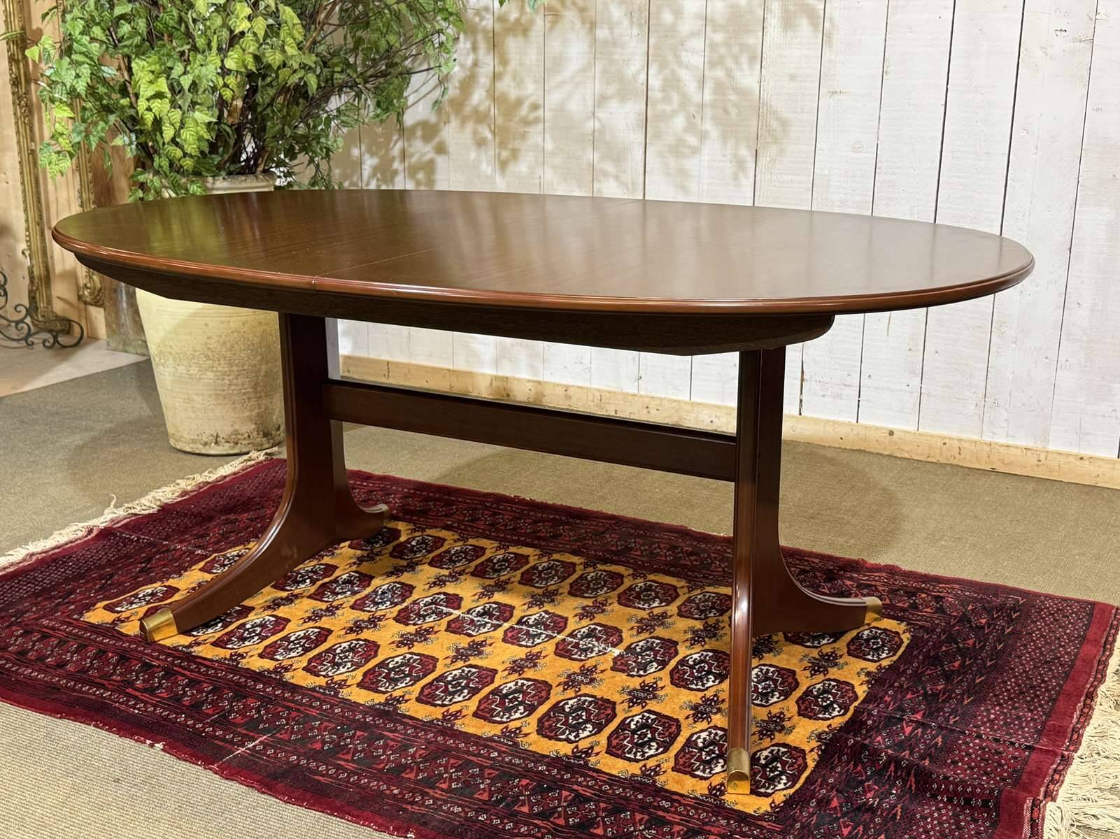Oval GPlan table in mahogany from the 1970s with a butterfly extension.