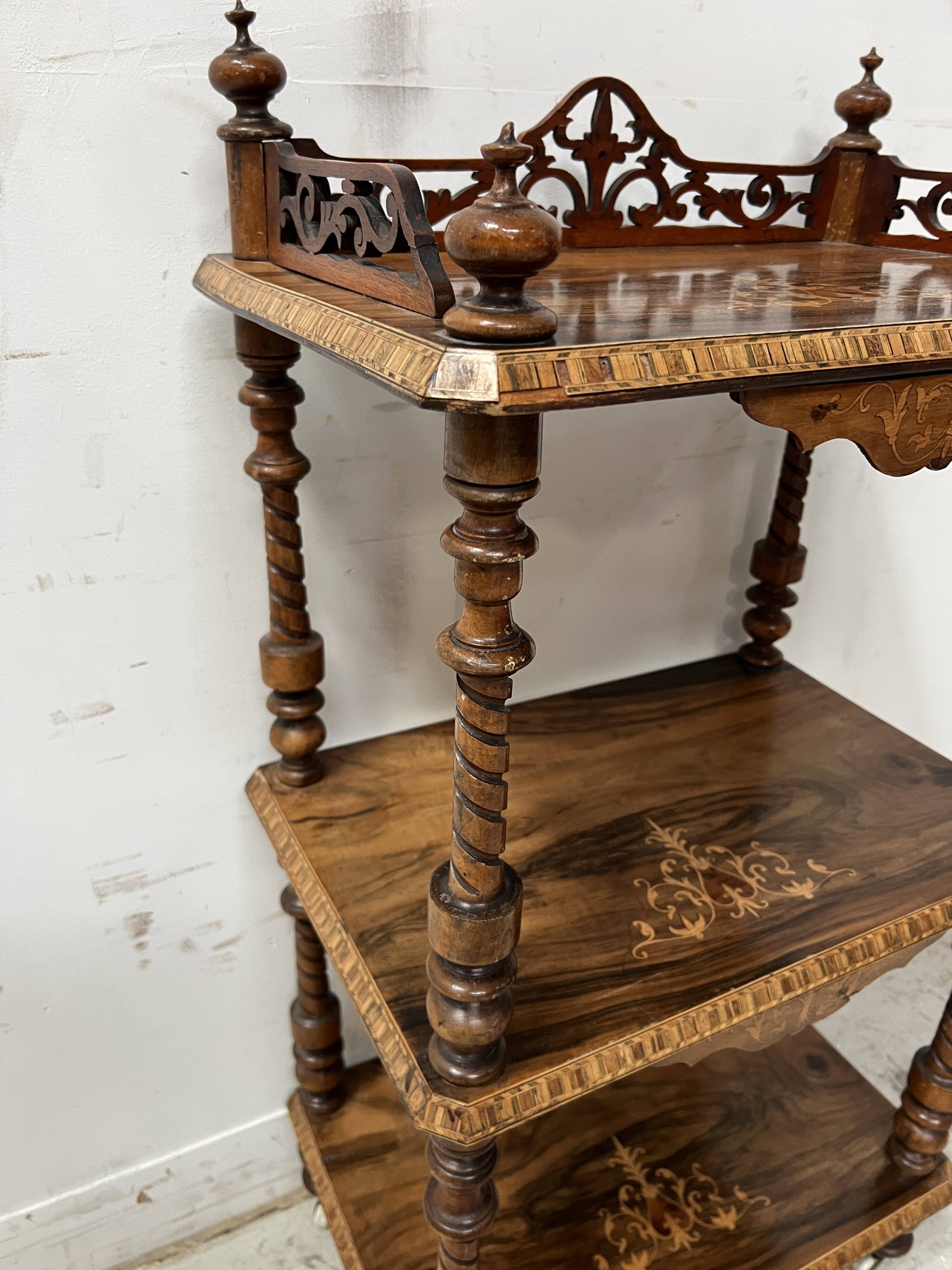 Napoleon III display stand in marquetry mahogany, 19th century.