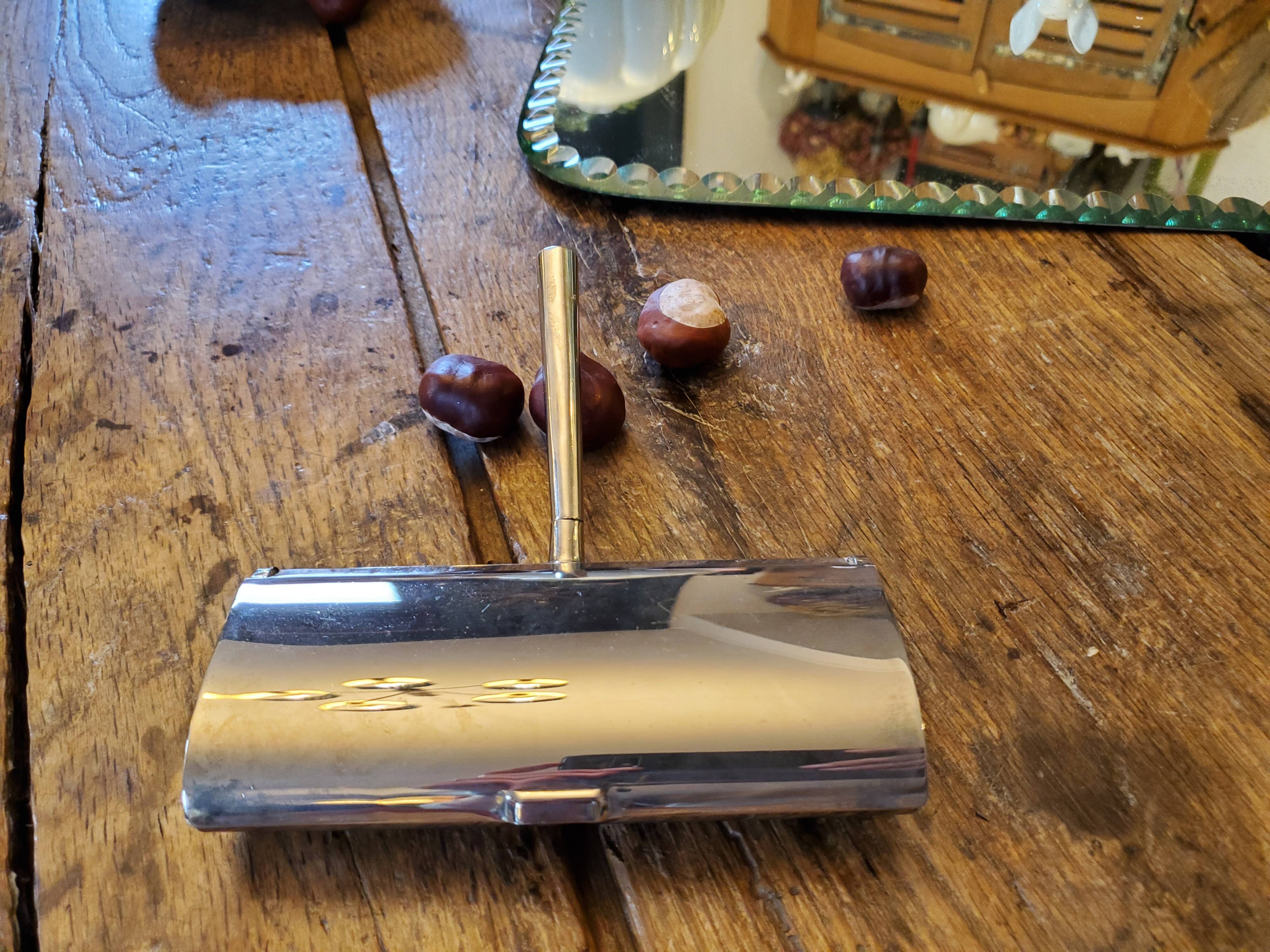 Silver metal crumb pick-up