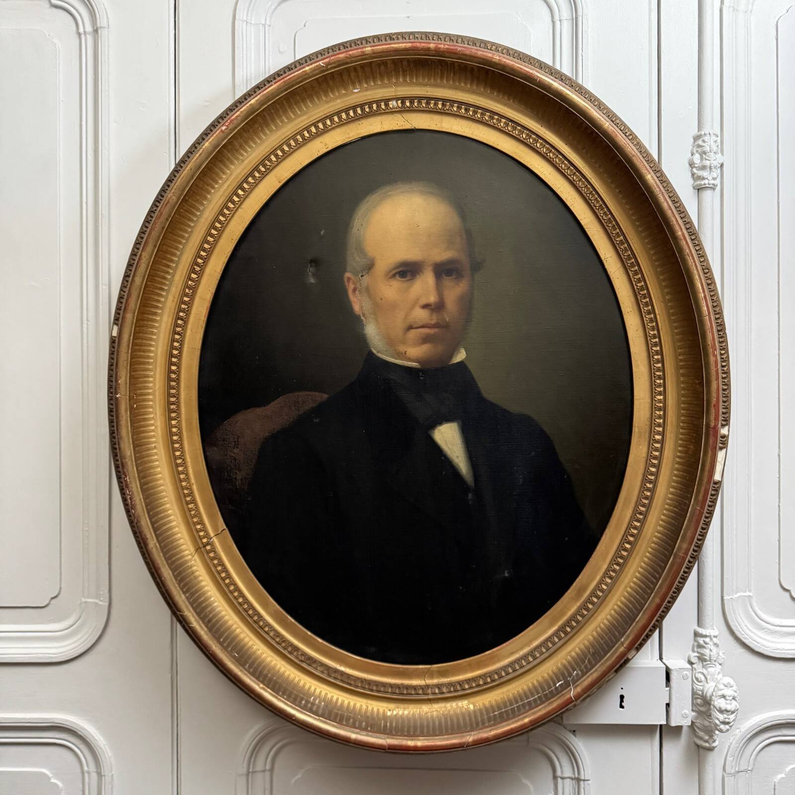 Oil on canvas portrait of a man, late 19th century, oval frame gilded with gold leaf.