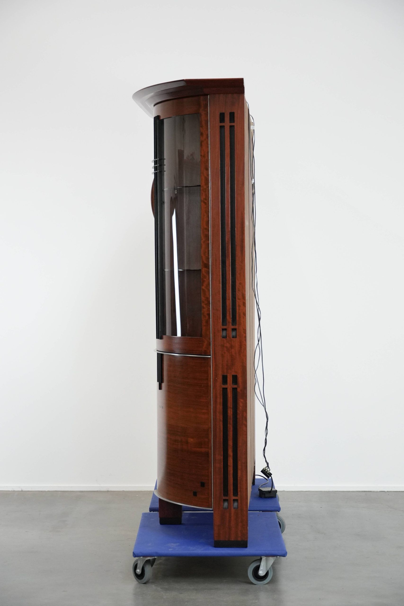 Grand meuble vitrine Art Déco / buffet avec éclairage de luxe