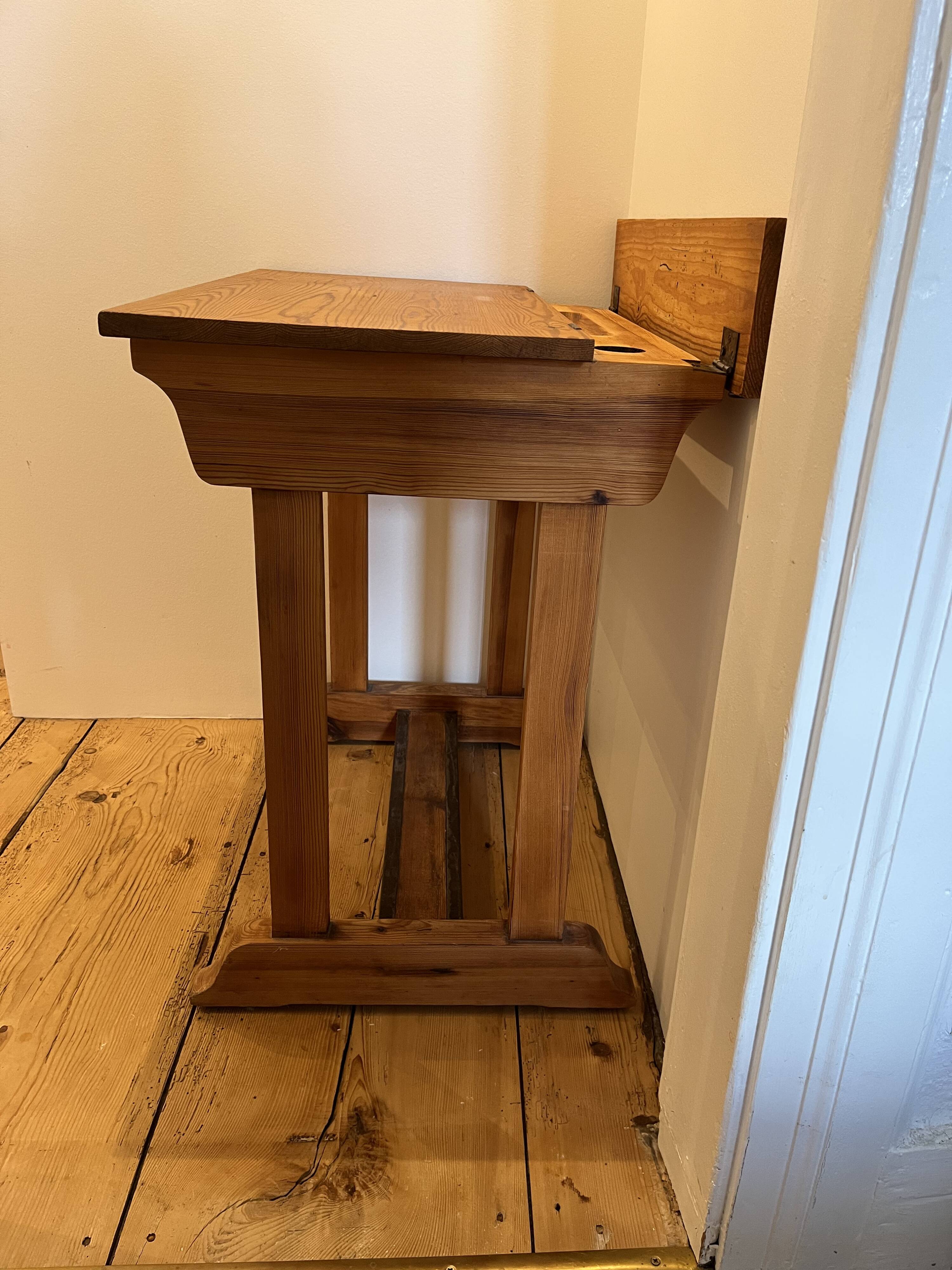 Scandinavian school office