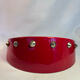 Cendrier vintage rouge laqué à clous métalliques – pièce design et déc