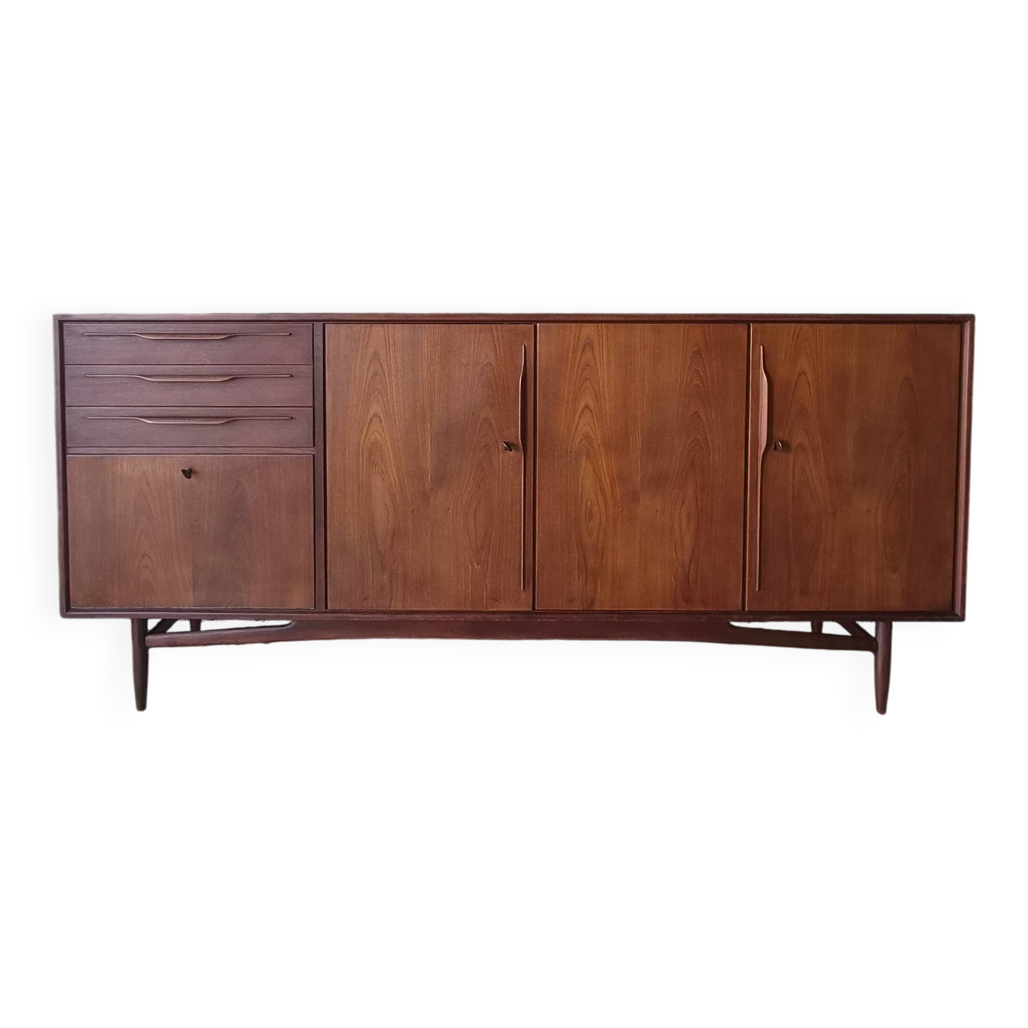 Scandinavian threading Swiss teak model 6002 dated 1961.