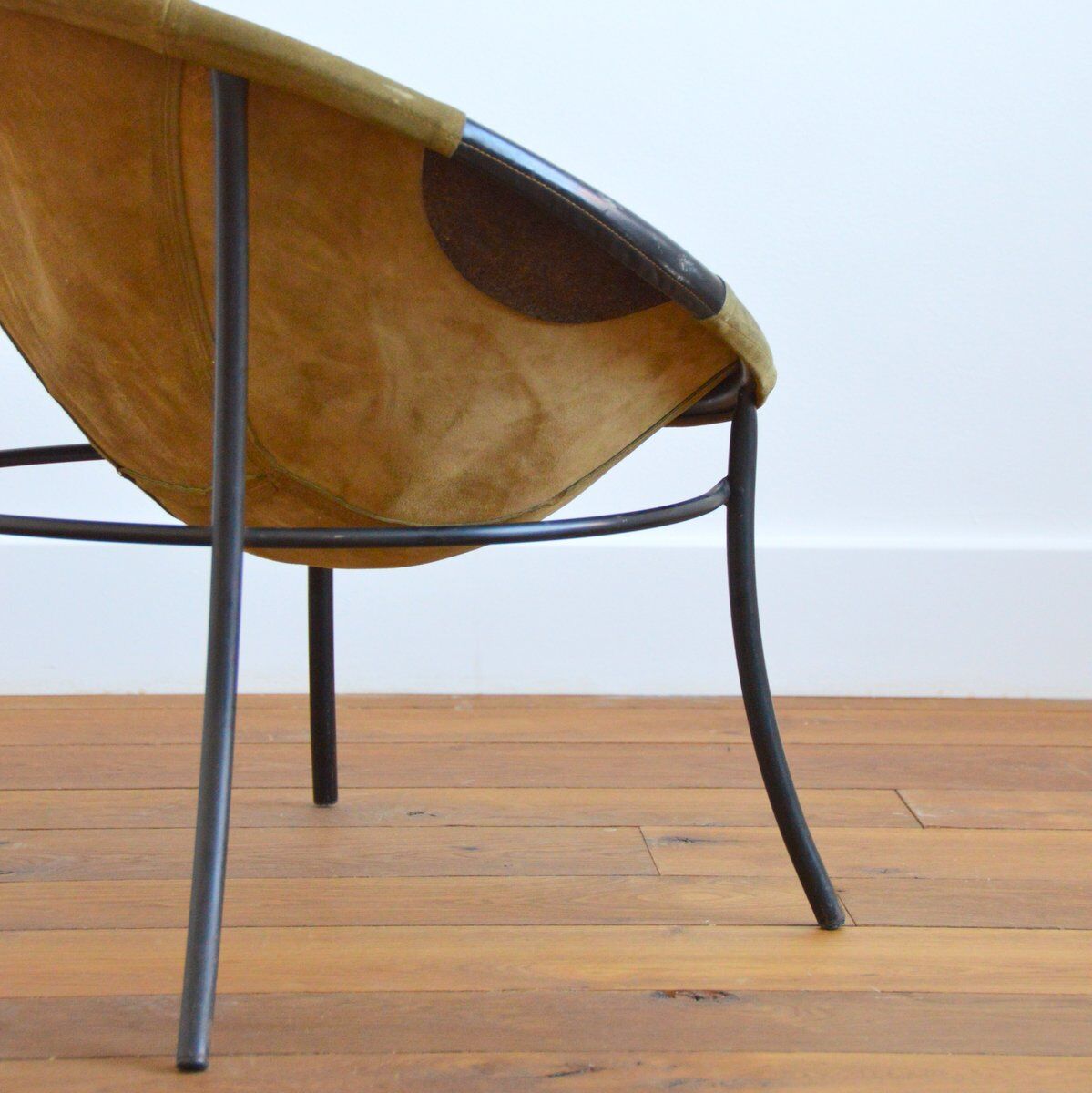 Circle chair in vintage suede 1960s