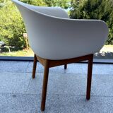 Scandinavian chair “Elefy style”, white shell & wooden legs – like new
