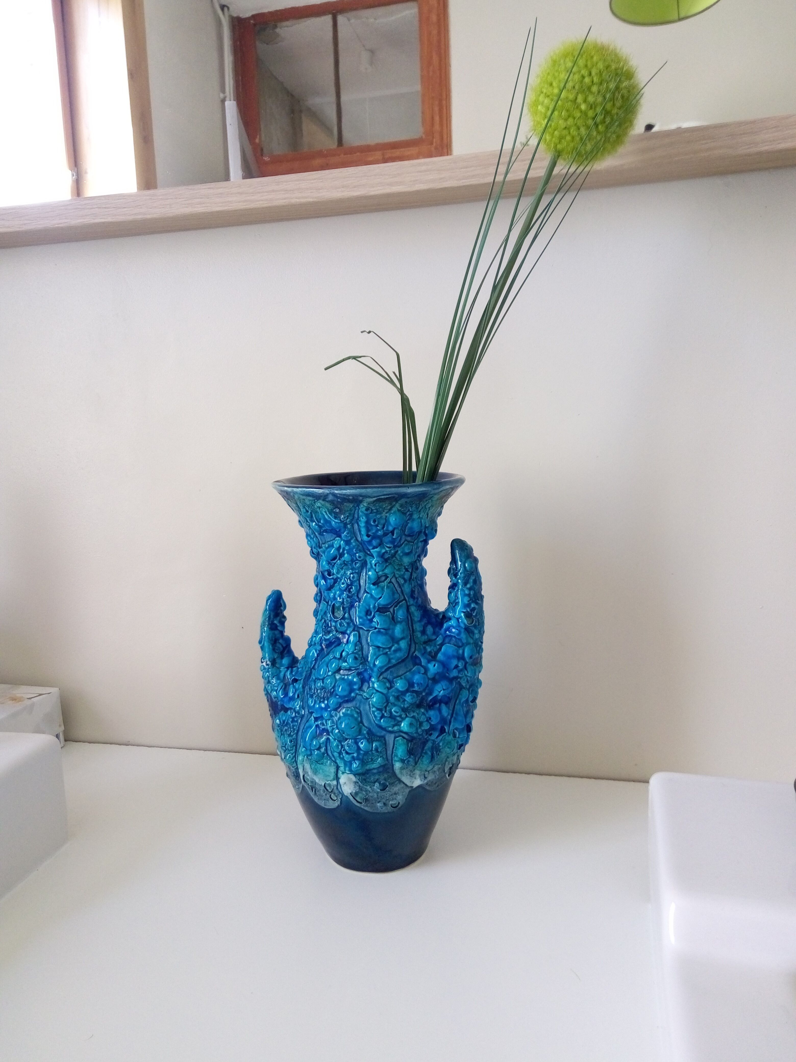 Sea foam vase