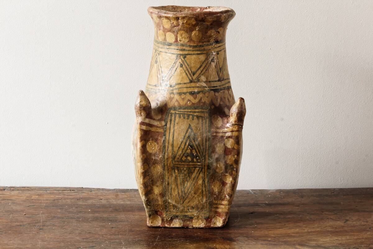 Ancienne poterie berbère en terre cuite