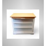 White and wood Bibus