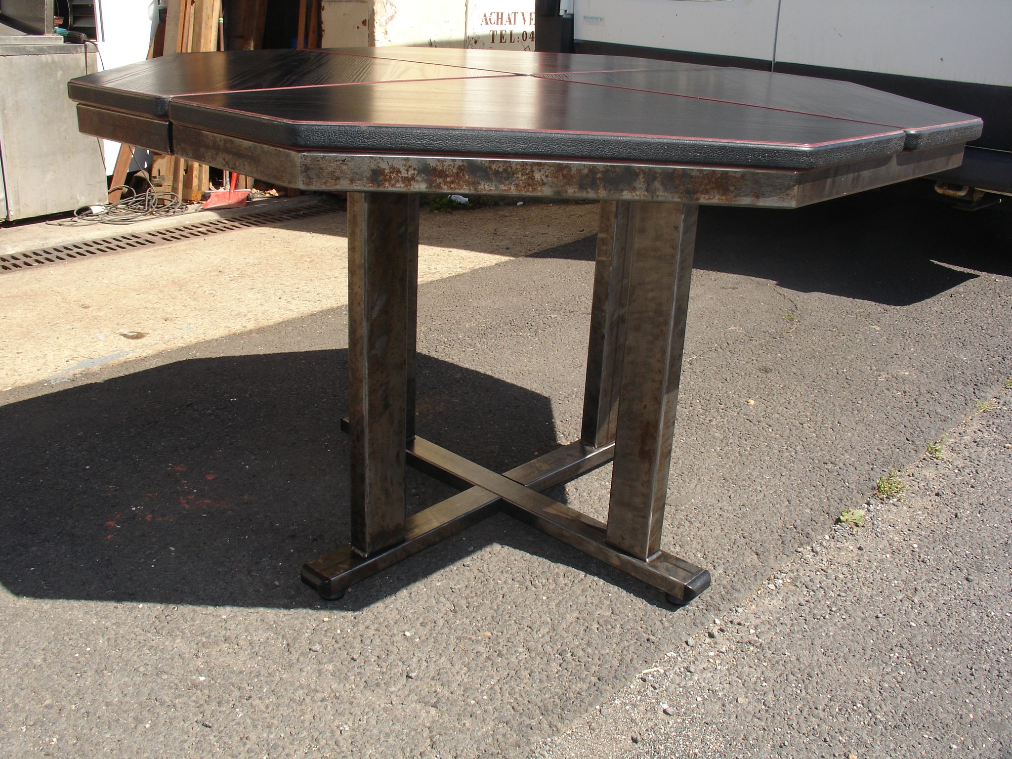 Table vers 1980 en acier et stratifié frène noir