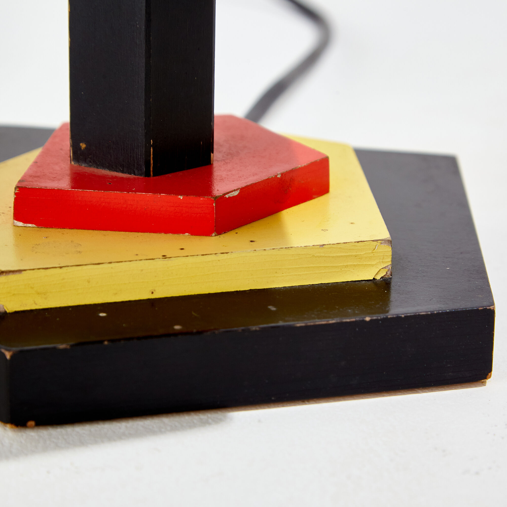 Geometric wooden table lamp