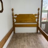Column bed frame