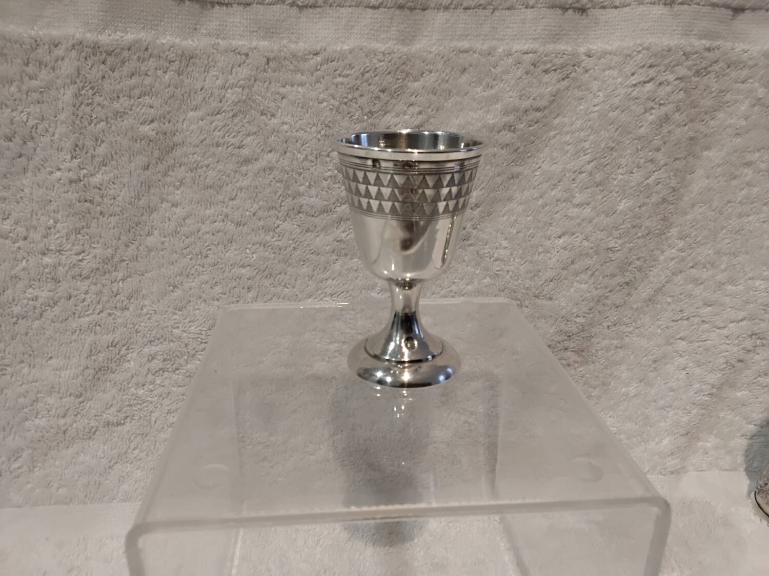 Silver egg cup 950, Art Deco style, triangular frieze, silversmith Tirbour