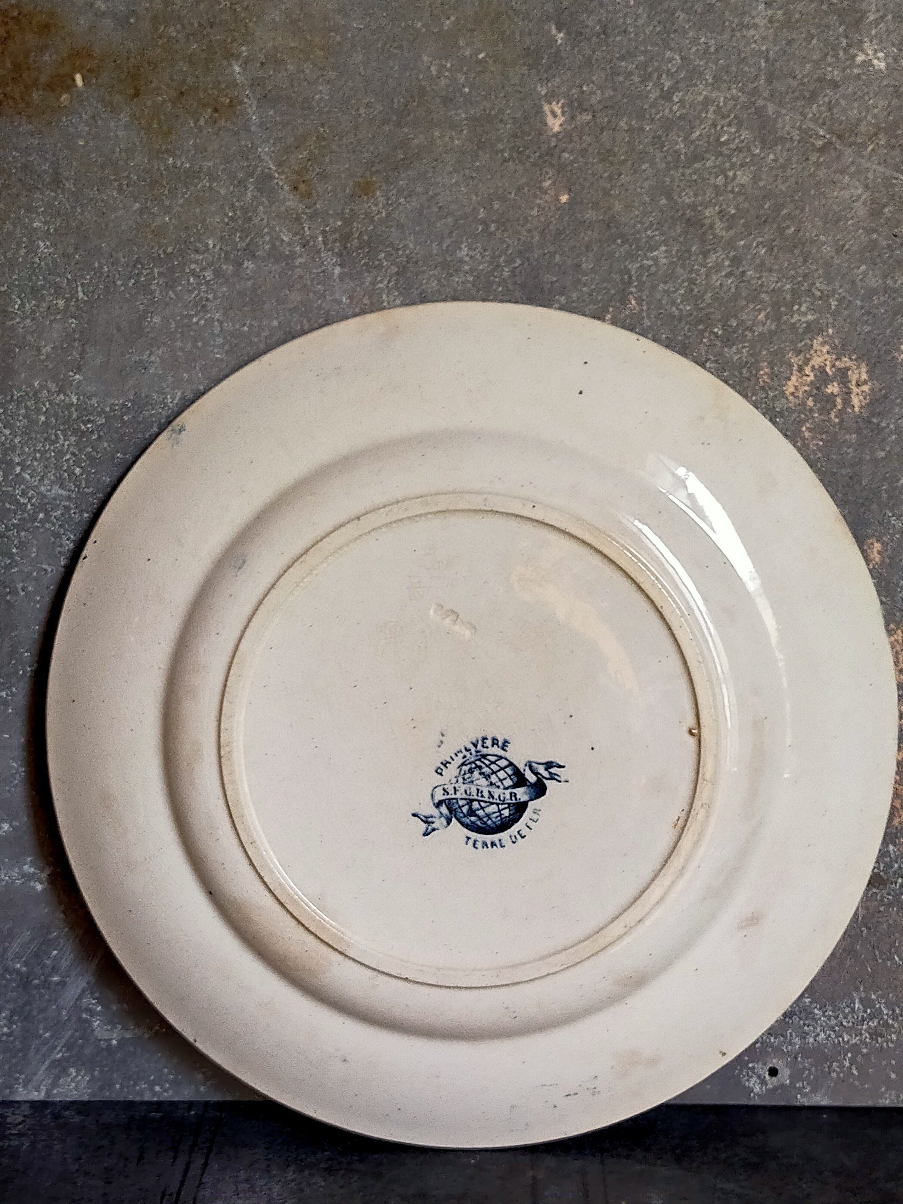 Three iron earth plates at the end of the 19th service "Primevère"