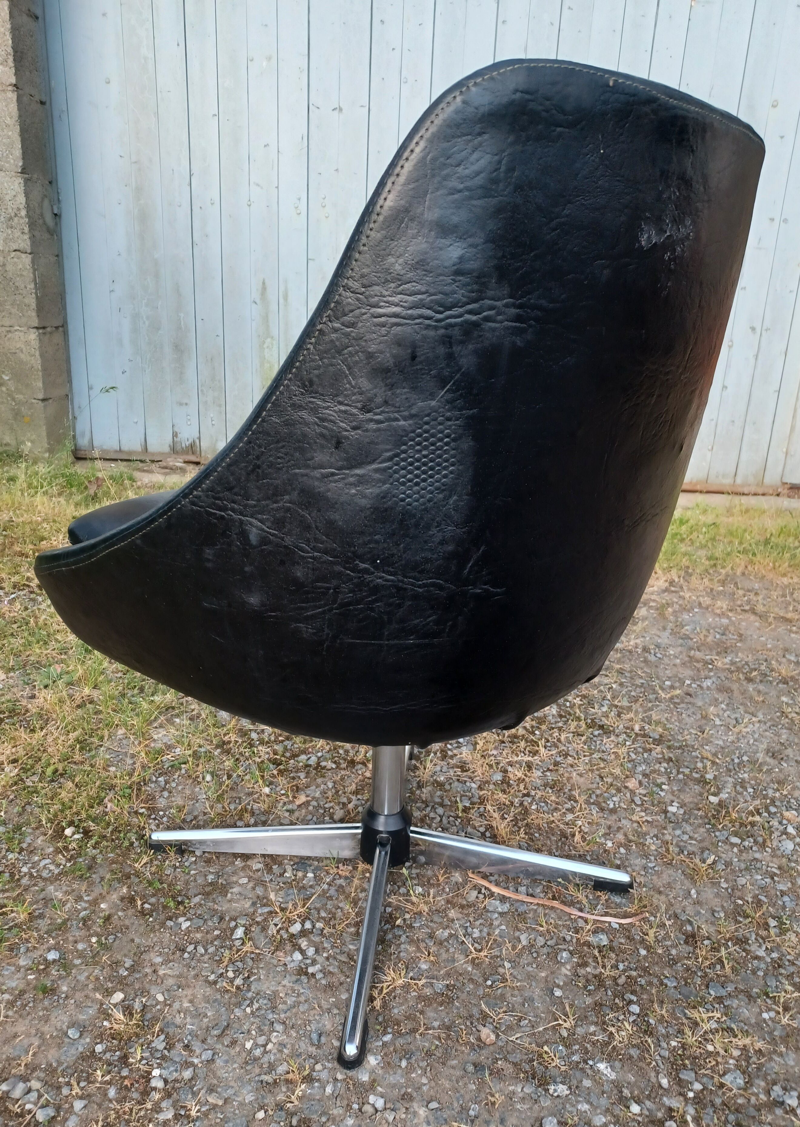 Swivel chair, 70