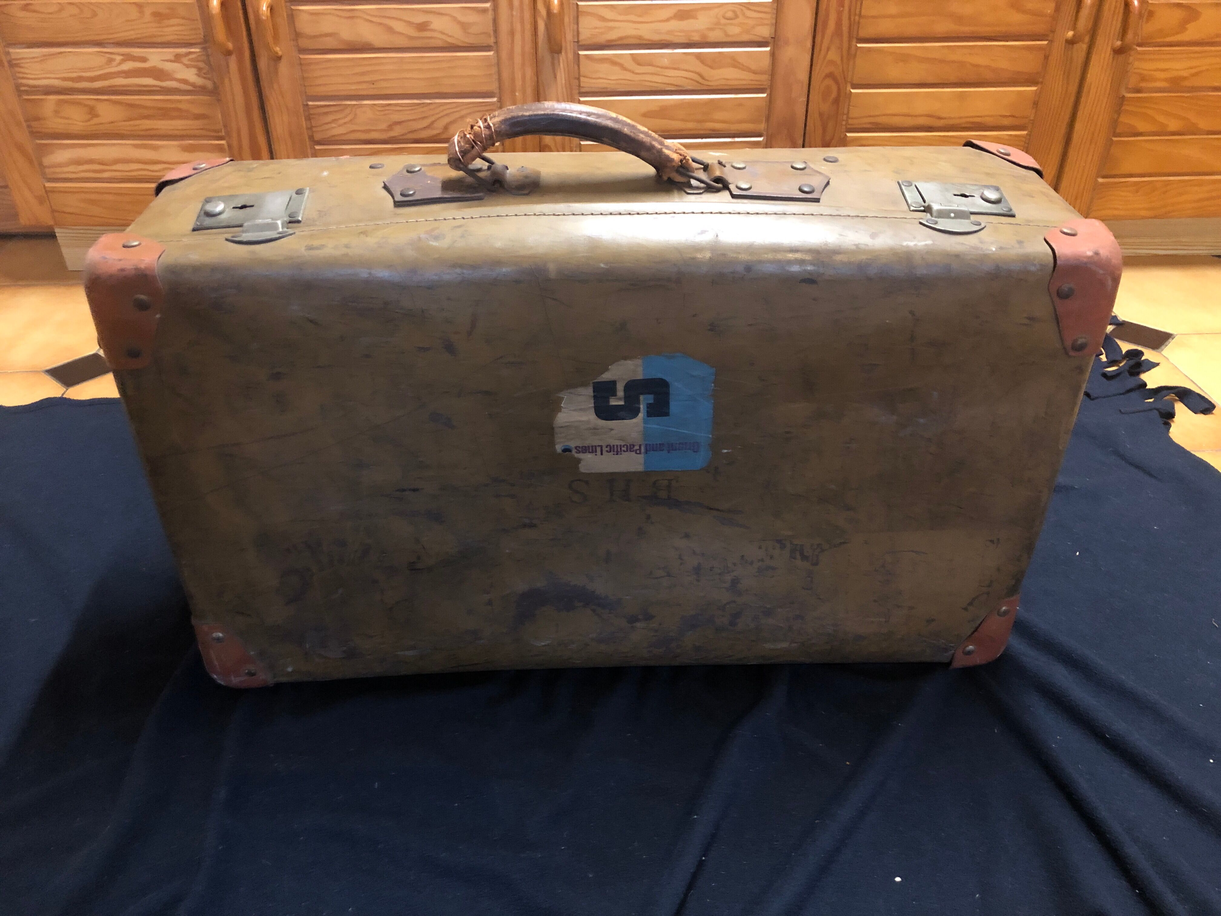 Suitcase the world bordeaux