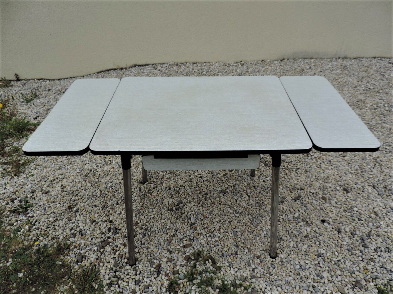 kitchen table in formica