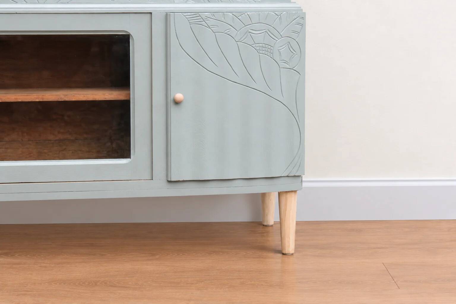 Art Deco sideboard renovated in blue-grey – Bevelled glass and wooden legs – 132.5 cm