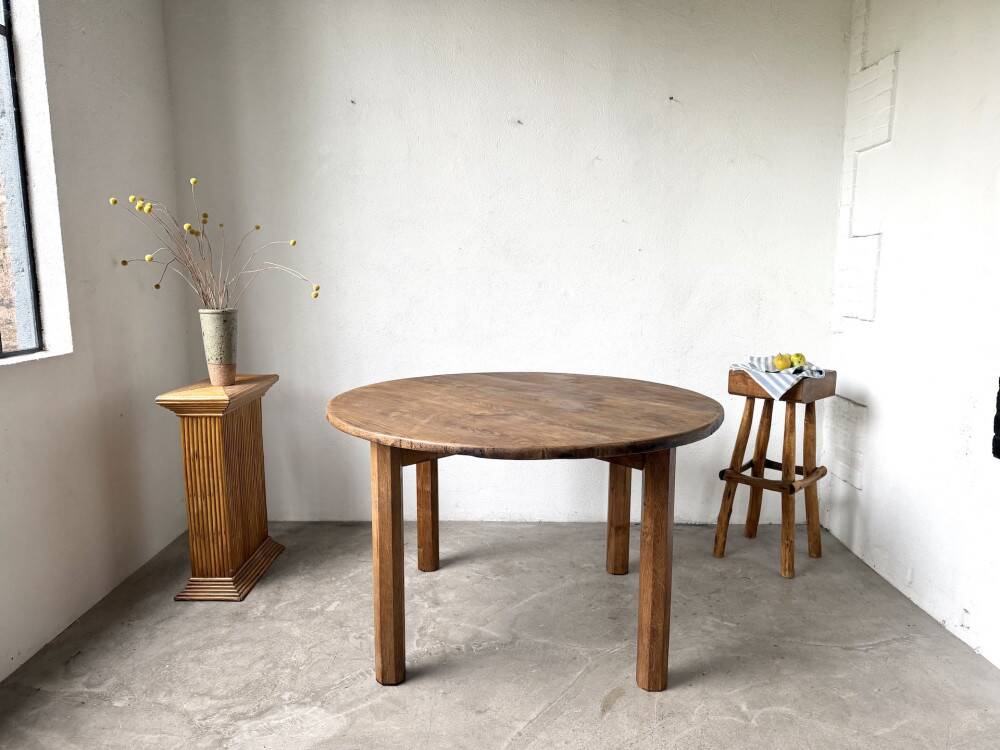 Brutalist round table in solid oak, 1950s.