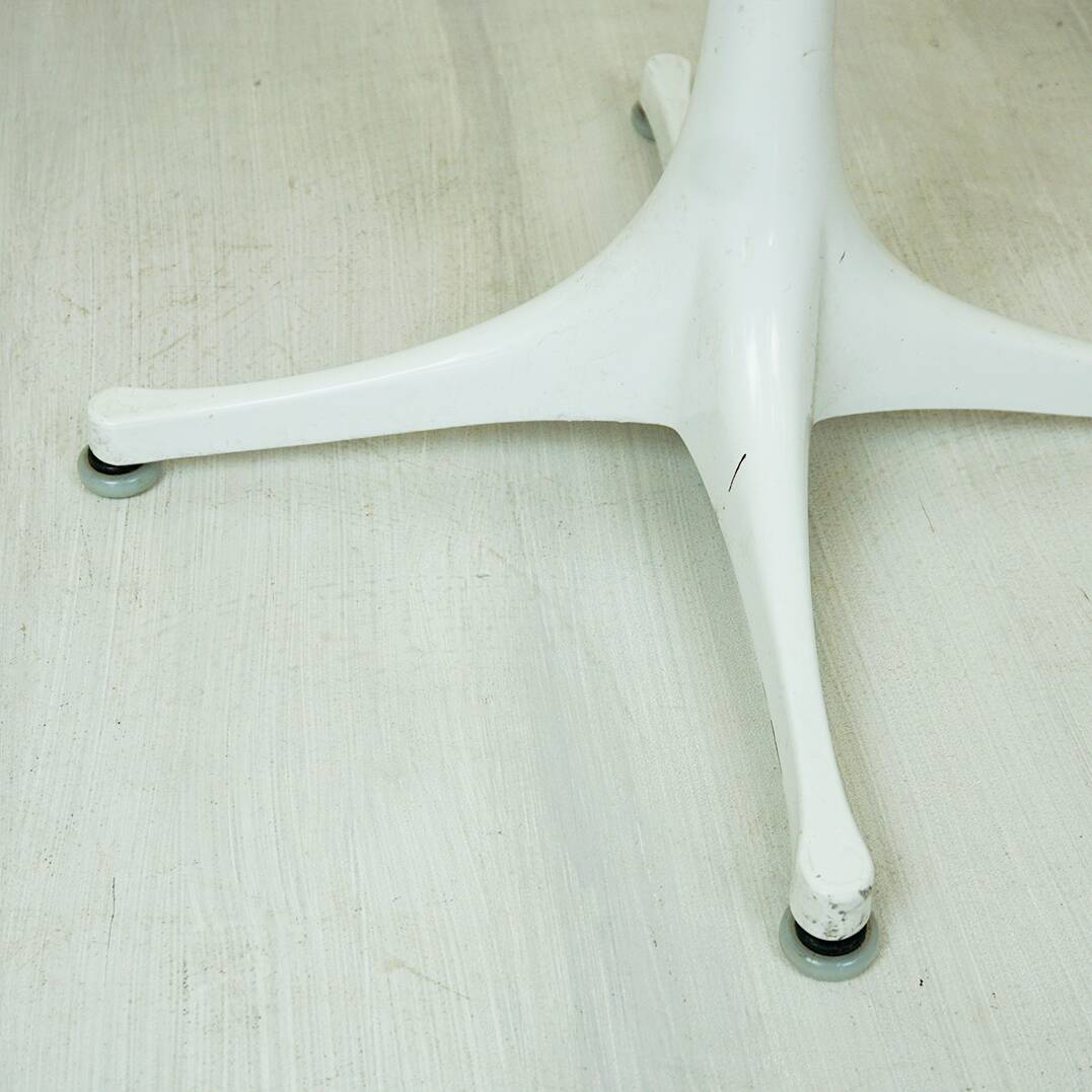 White George Nelson Pedestal Coffee Side Table for Herman Miller, USA, 1960s