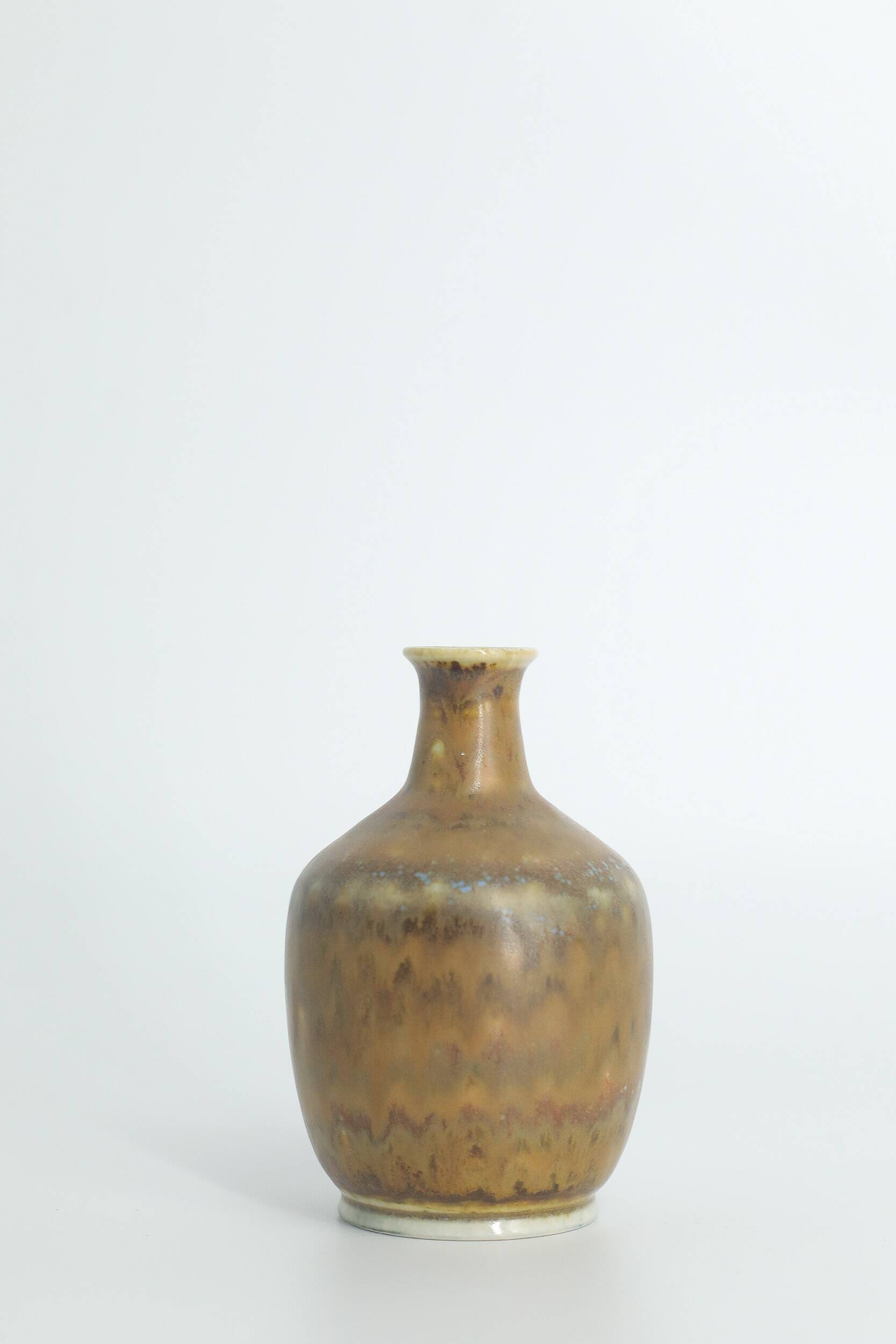 Set of 4 Scandinavian collectible vases in brown stoneware by Gunnar Borg.