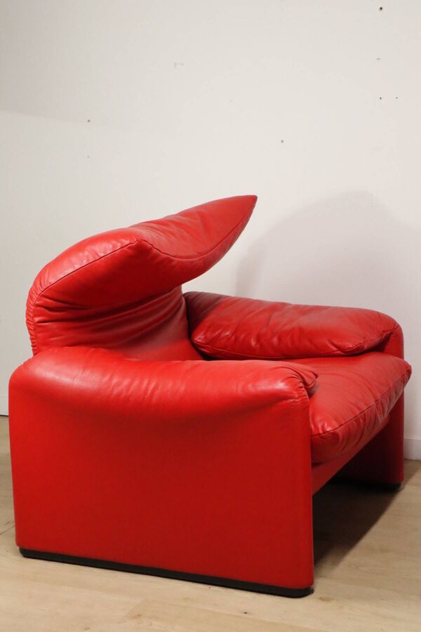 Fauteuil et ottoman Maralunga par Vico Magistretti pour Cassina