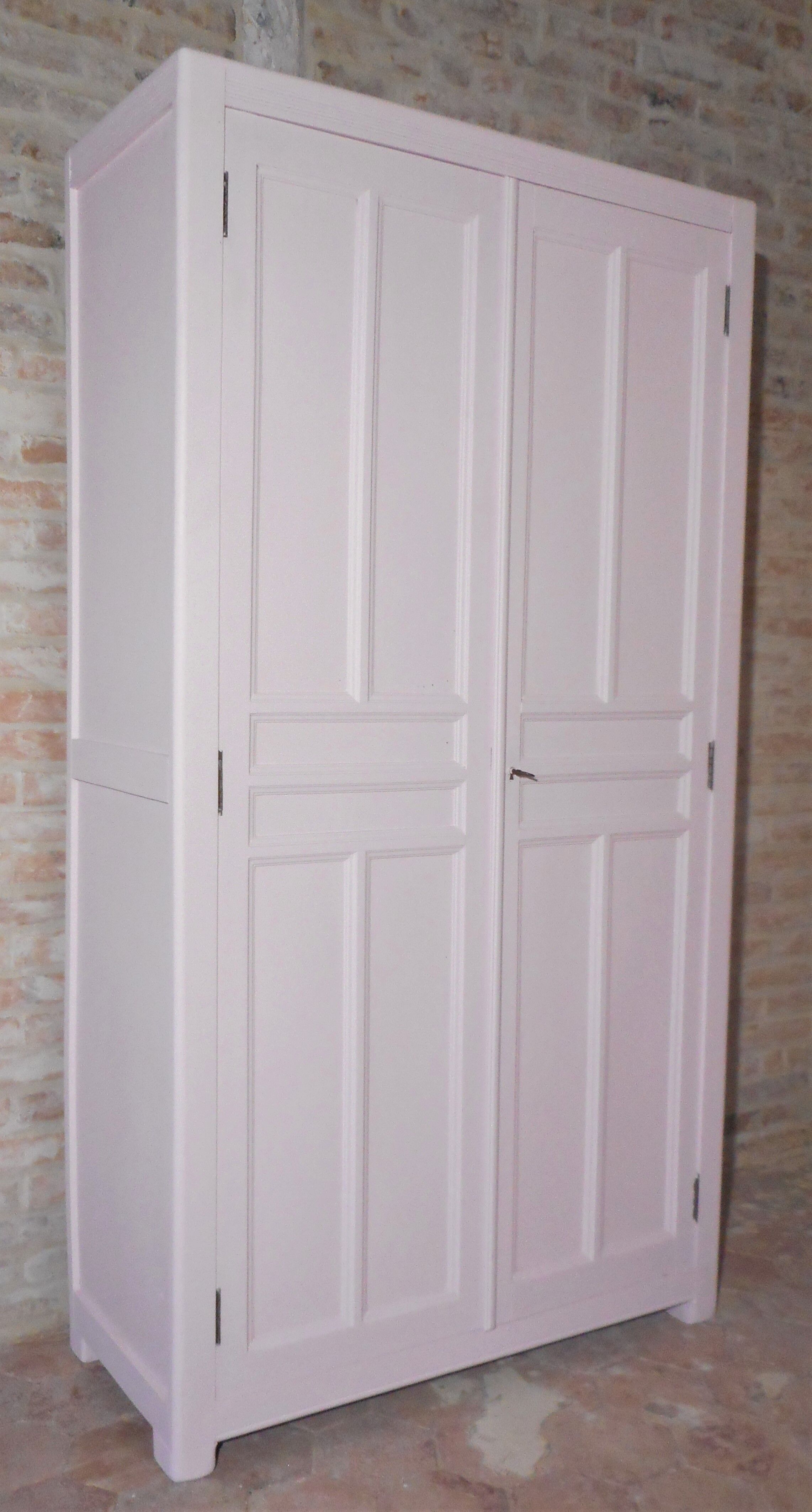 Armoire parisienne