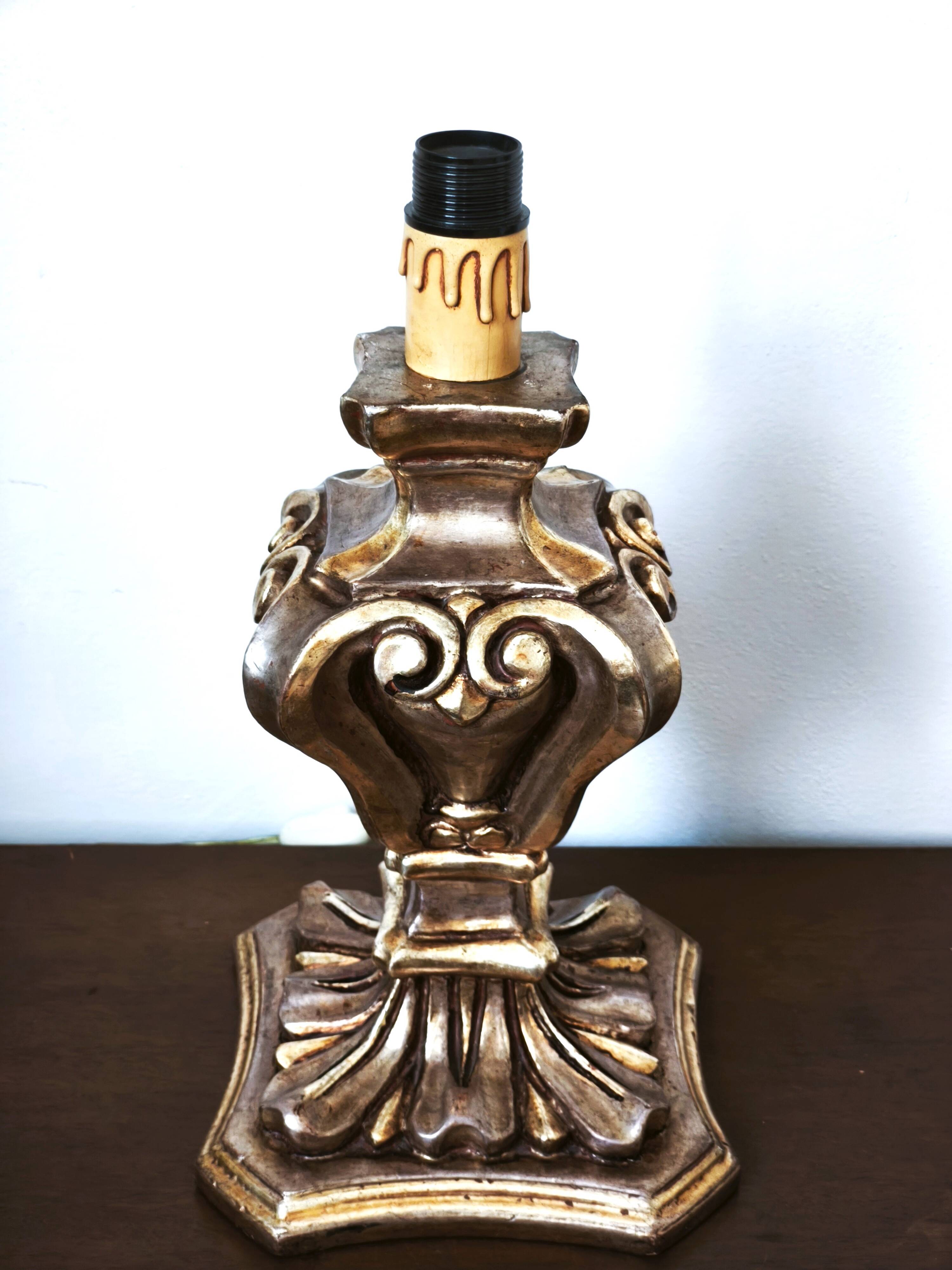 Florentine lamp in carved wood, gold leaf, silk shade.