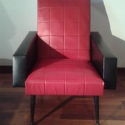Paire de fauteuils vintage en skaï rouge et noir