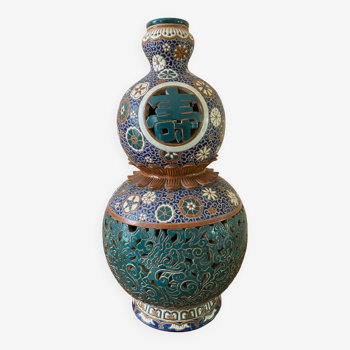 Cloisonné vase in the shape of a squash