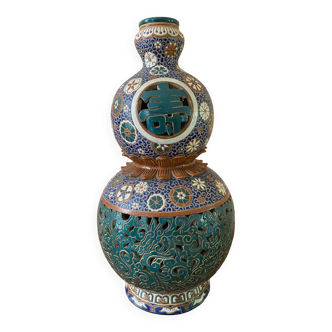 Cloisonné vase in the shape of a squash
