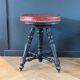 Tabouret de piano en cuir capitonnée et bois noirci
