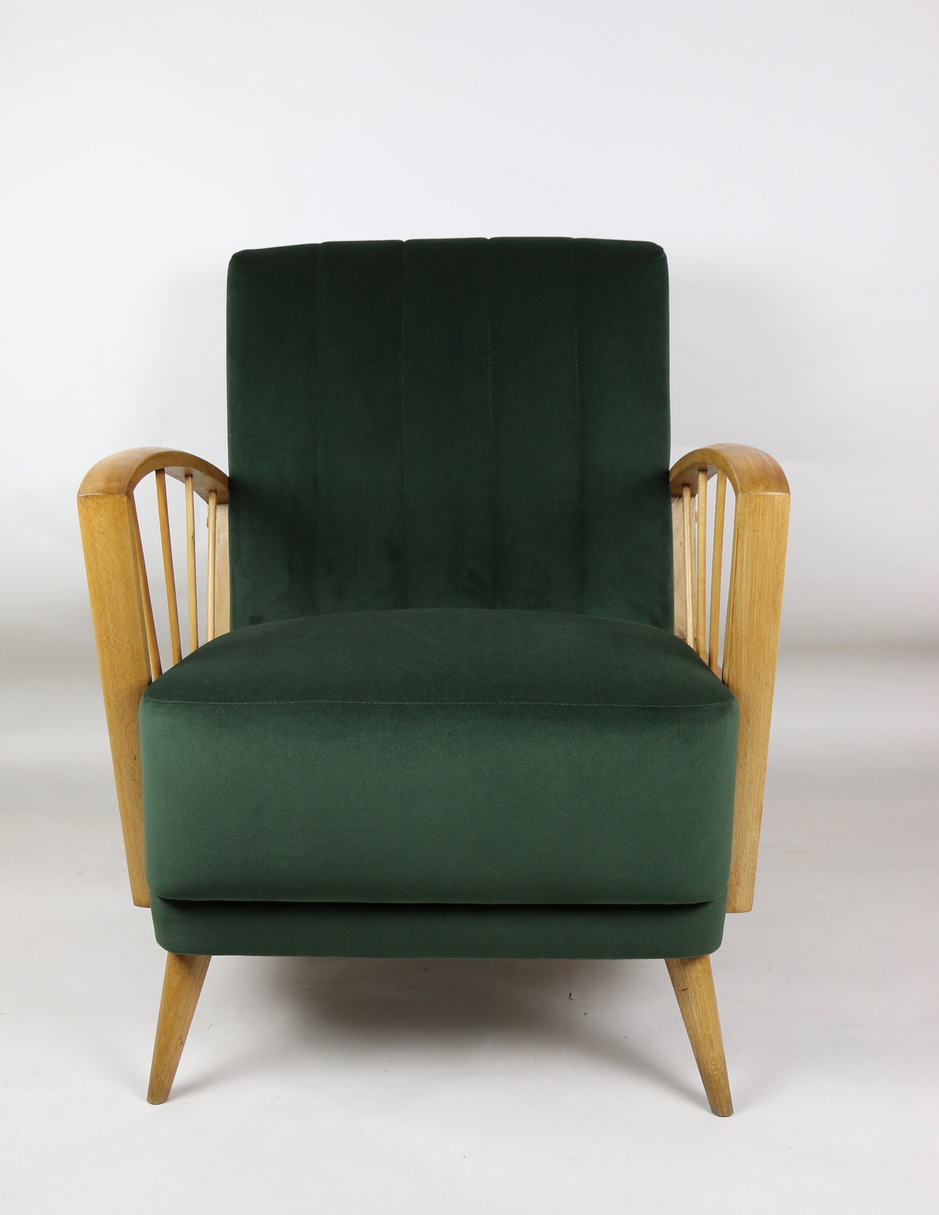 Fauteuil en velours d’olive, années 1970